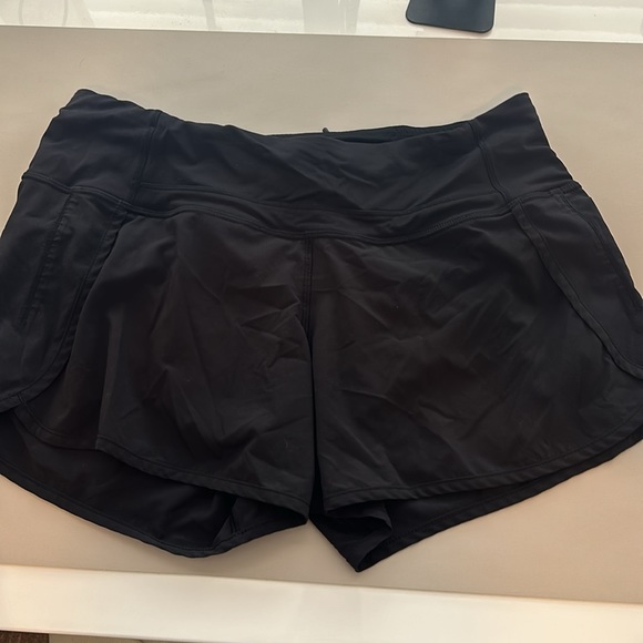 Lululemon- Speed Up Low-Rise Lined Short 2.5" - size 6 - Picture 3 of 7